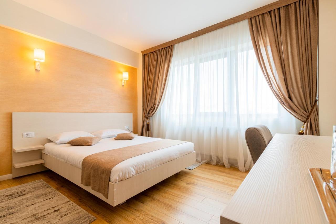 Hotel Bulevard Ramnicu Valcea Exterior photo