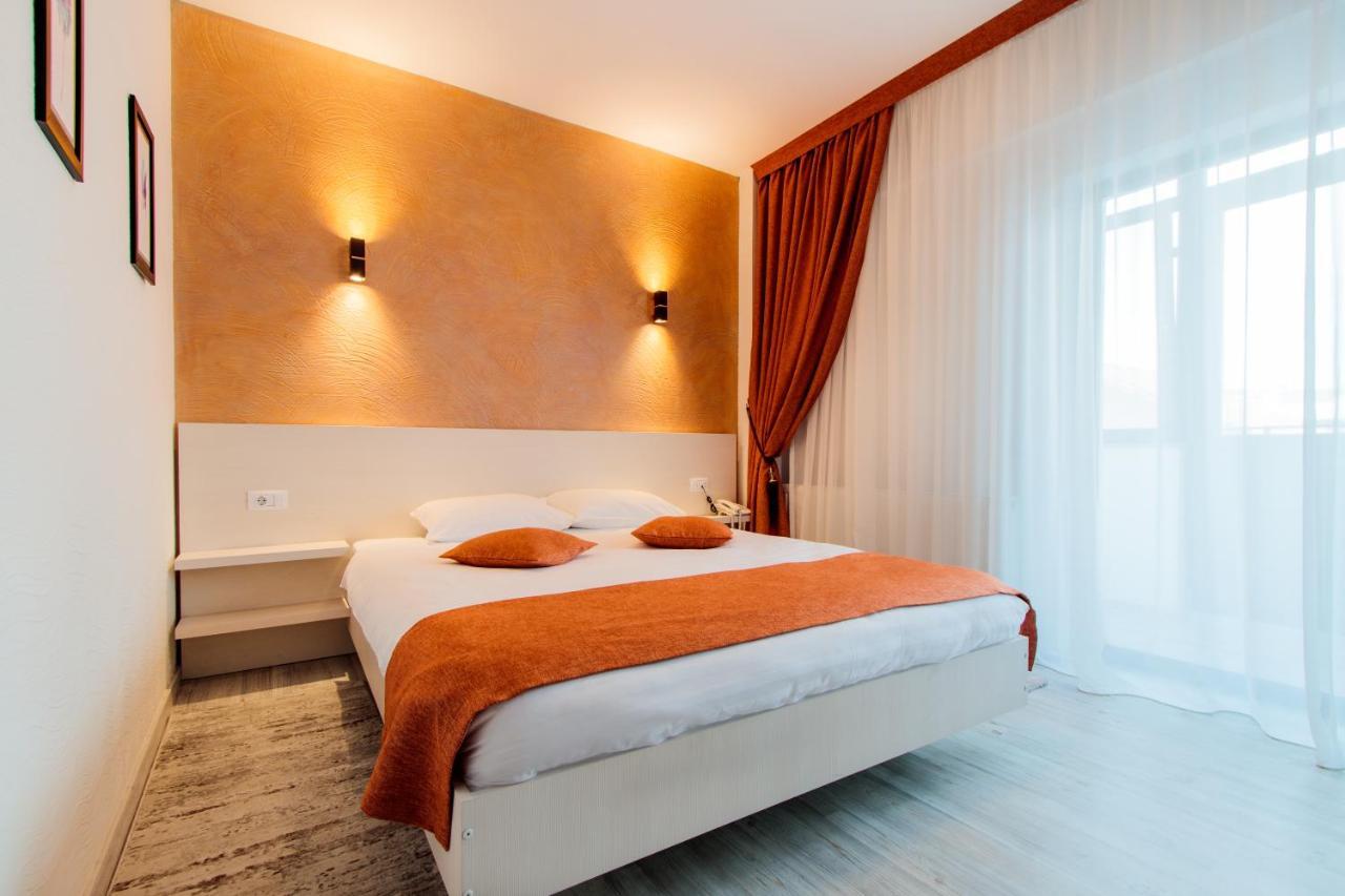 Hotel Bulevard Ramnicu Valcea Exterior photo