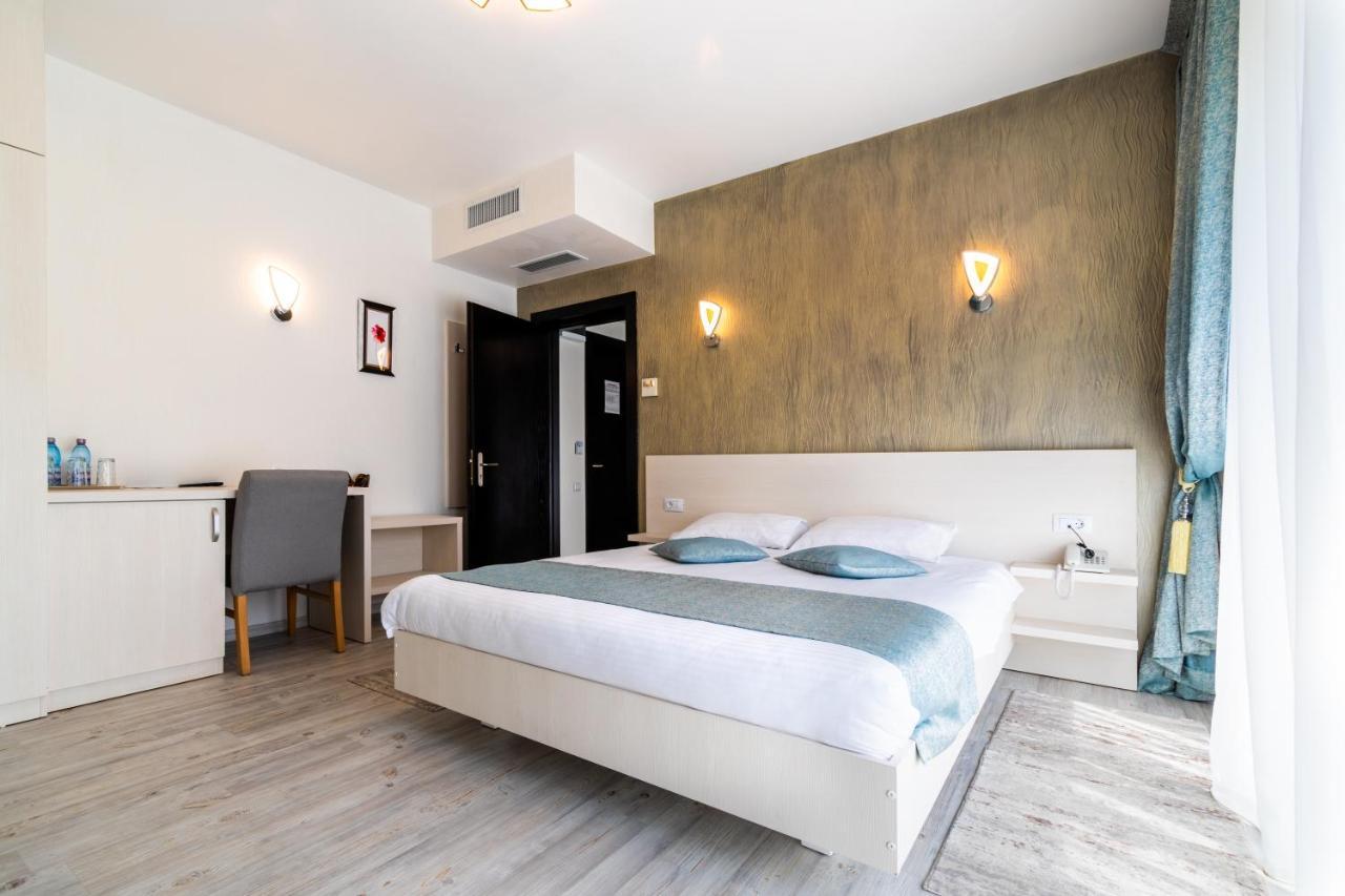 Hotel Bulevard Ramnicu Valcea Exterior photo