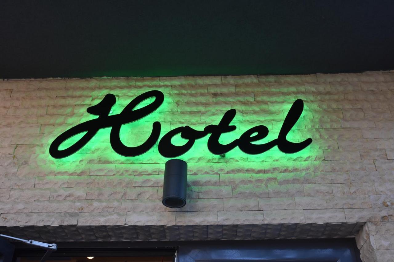 Hotel Bulevard Ramnicu Valcea Exterior photo